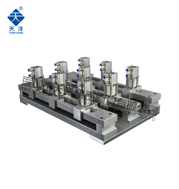 18個(gè)圓X20插齒式氣動(dòng)打孔機(jī) 18個(gè)圓X20插齒式氣動(dòng)打孔機(jī)