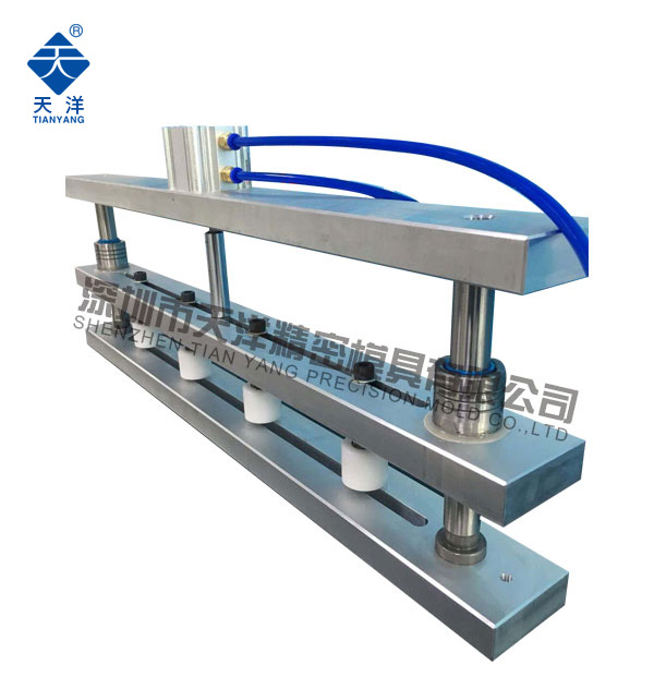 6個(gè)圓X20插齒式氣動(dòng)打孔機(jī)
