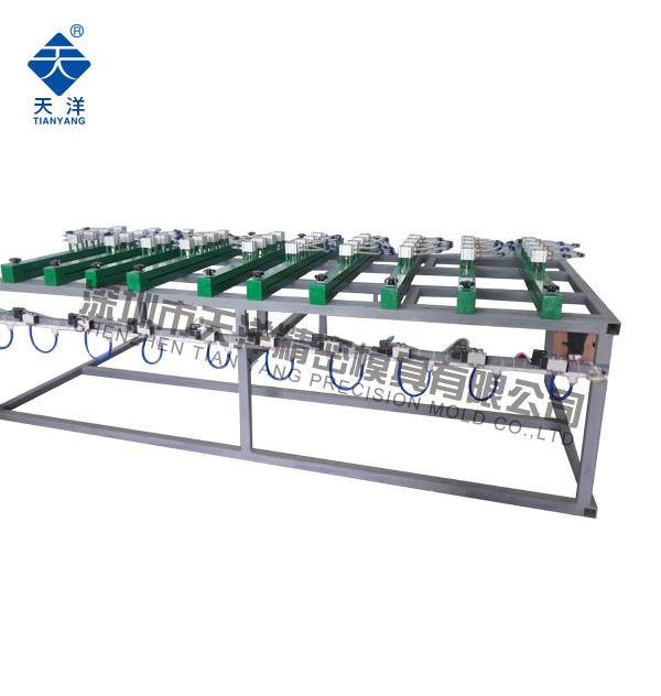 35個X25mm氣動打孔機(jī) 35個X25mm氣動打孔機(jī)